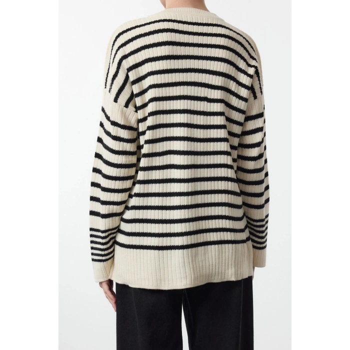 Style Modern Women Regular Low Sleeve Crew Neck Striped Knitwear Sweater
