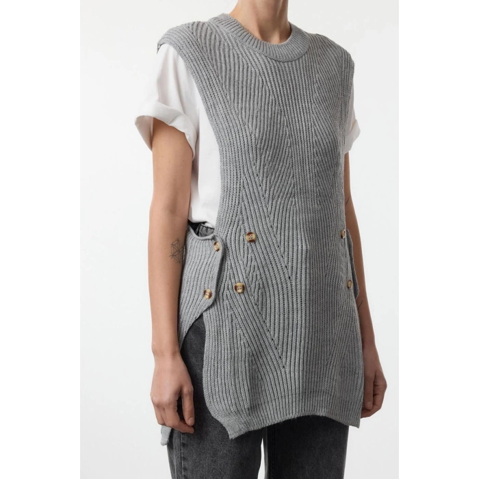 Style Modern Women Regular Standard Sleeve Crew Neck Button Detail Knitted Sweater