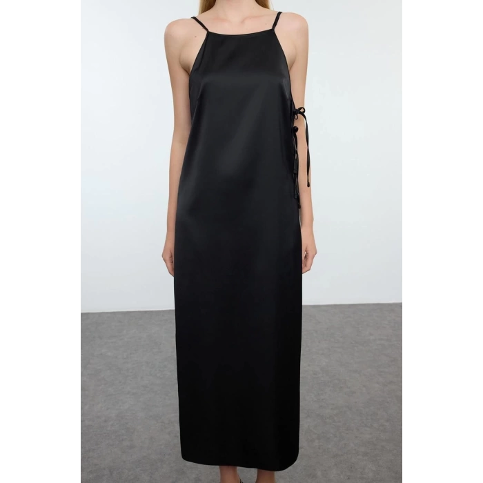 Moda Relaxed Halter Yaka Midi Boy Pencere Cut Out Detaylı Fiyonklu Saten Dokuma Şık Abiye Elbise