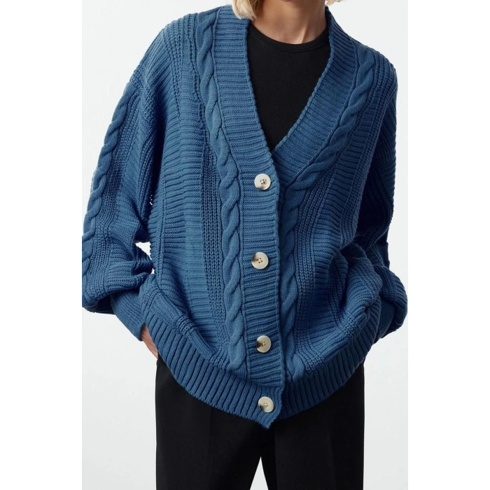 Womens Modern Style Oversize V Neck Regular Knitted Cardigan