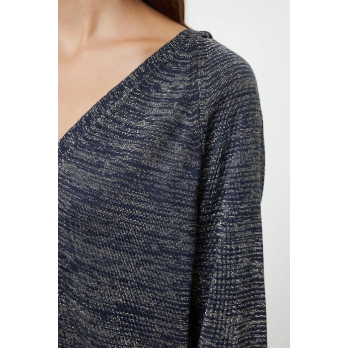Womens Modern Style Oversize V Neck Regular Knitted Cardigan