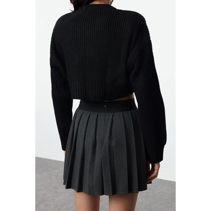 Womens Modern Style Regular Crew Neck Crop Knitwear Cardigan