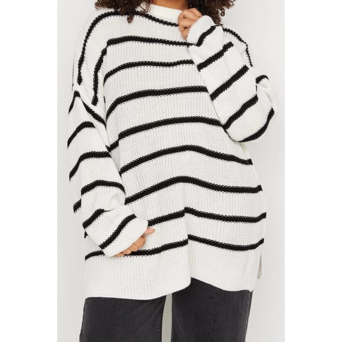 Plus Size Women Modern Style Casual Long Crew Neck Striped Sleeve Long Knitwear Sweater