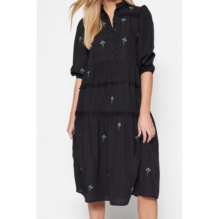 Moda Stil Regular Gömlek Yaka Midi Boy Açık Düz Kesim Nakışlı Dokuma Elbise