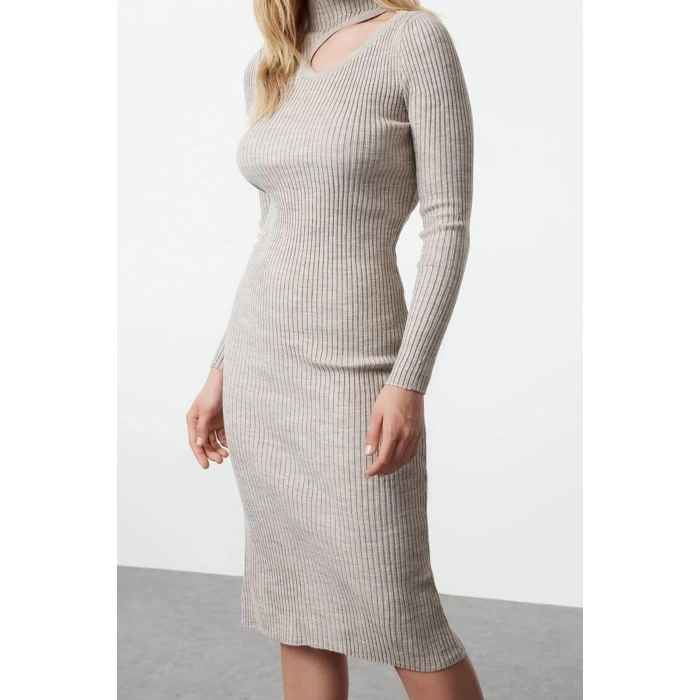 Moda Stil Slim Dik Yaka Midi Boy Triko Cut Out Pencere Detaylı Elbise