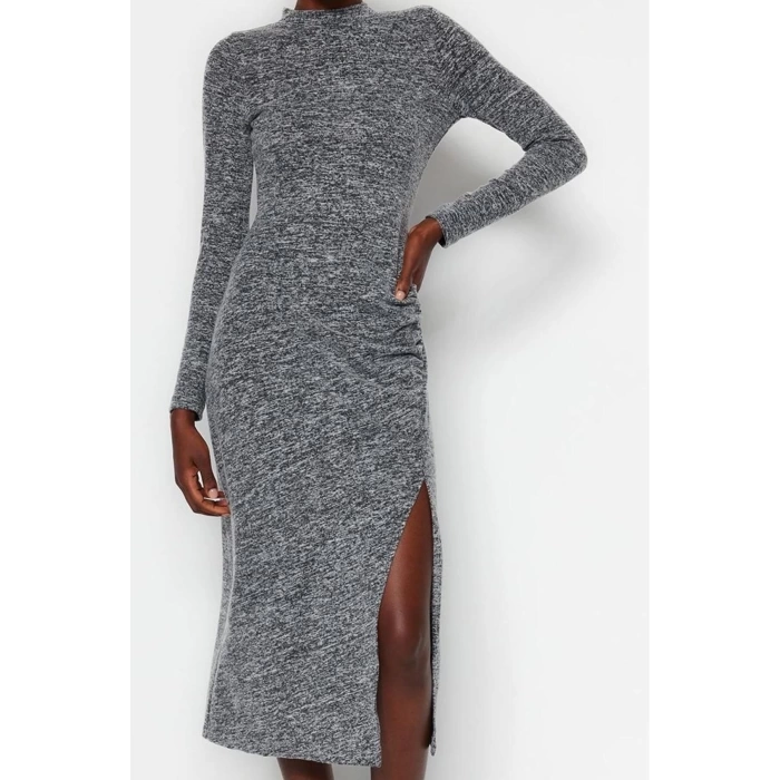 Moda Stil Slim Dik Yaka Midi Boy Bisiklet Yaka Yumoş Yırtmaçlı ve Büzgü Detaylı Fitted Örme Elbise