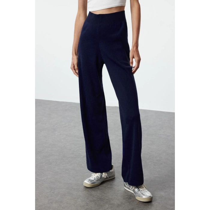 Style Women Modern Fashion Normal Waist Straight Leg Stand Collar Zippered Stand Collar Knitwear Top-Bottom Set