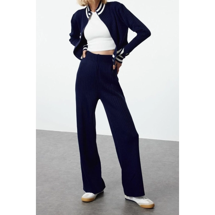 Style Women Modern Fashion Normal Waist Straight Leg Stand Collar Knitwear Top-Bottom Set
