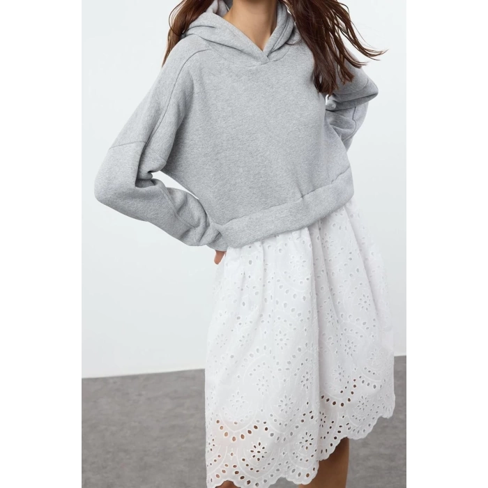 Moda Stil Relaxed Kapüşonlu Mini Boy Kapuşonlu Fermuarlı Renk Bloklu Brode Detaylı Örme Elbise