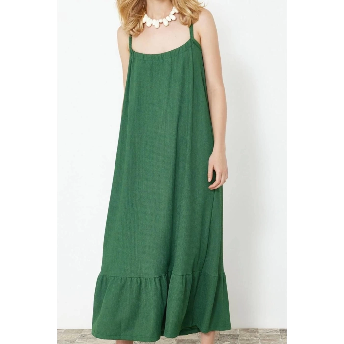 Moda Stil Regular Havuz Yaka Maxi Boy Sırt Detaylı Askılı Bürümcük Dokulu Örme Elbise