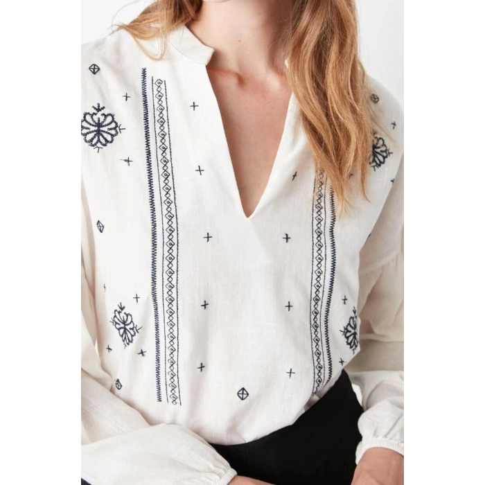 Fashionable Judge Collar Woven Regular Ethnic Pattern Casual Daily Regular Long Sleeve Blouse