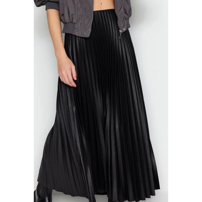 Fashion Regular Plain Pattern Daily Maxi Length Pleated Maxi Flexible Knitted Skirt