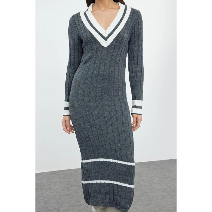 Moda Stil Regular V Yaka Midi Boy Triko Renk Bloklu Elbise