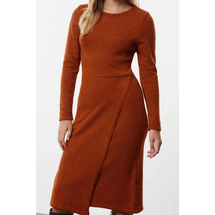 Moda Stil Regular Bisiklet Yaka Midi Boy Triko Yumuşak Dokulu Kruvaze Etek Detaylı Elbise