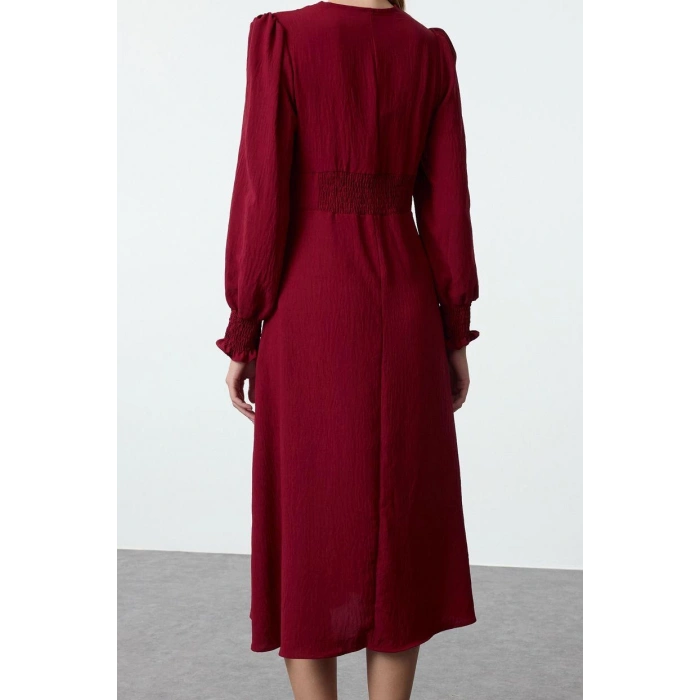 Moda Stil Regular V Yaka Midi Boy Belden Açılan Korsaj Detaylı Dokuma Elbise