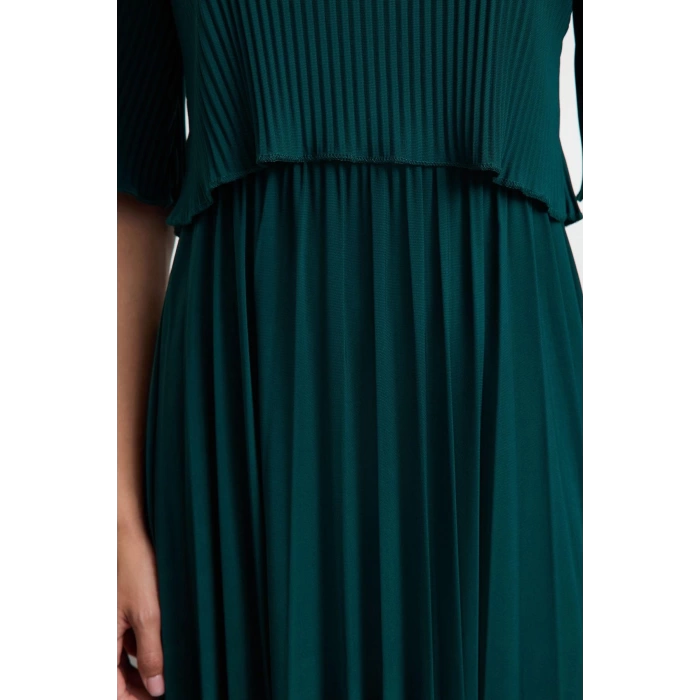 Fashion Style Relaxed Crew Neck Midi Length Pleated Skater Stretchy Knit Dress