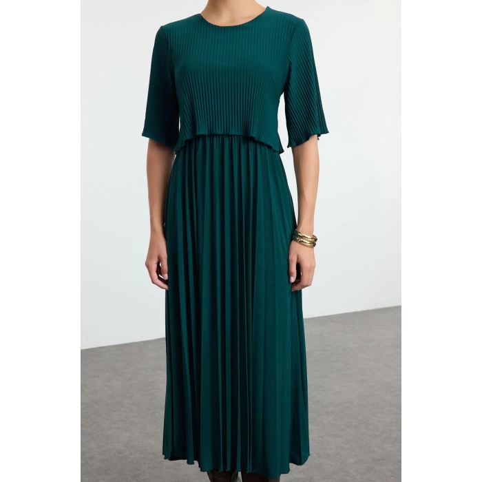 Fashion Style Relaxed Crew Neck Midi Length Pleated Skater Stretchy Knit Dress