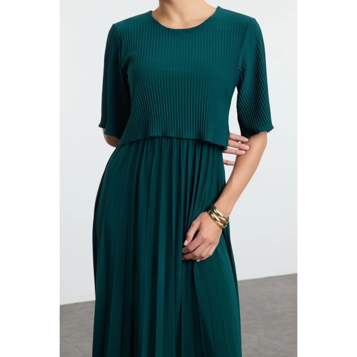 Fashion Style Relaxed Crew Neck Midi Length Pleated Skater Stretchy Knit Dress