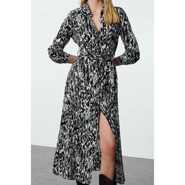 Moda Stil Relaxed Gömlek Yaka Midi Boy Desenli Kuşaklı Viskon Dokuma Gömlek Elbise