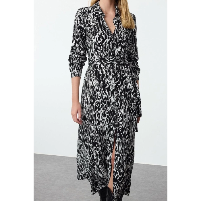 Moda Stil Relaxed Gömlek Yaka Midi Boy Desenli Kuşaklı Viskon Dokuma Gömlek Elbise