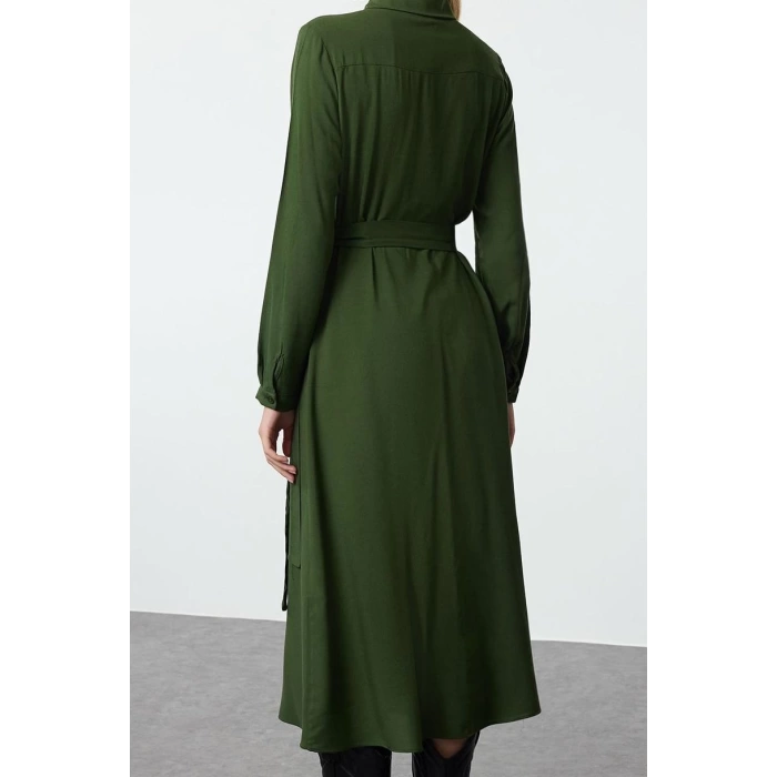 Moda Stil Relaxed Gömlek Yaka Midi Boy Desenli Kuşaklı Viskon Dokuma Gömlek Elbise