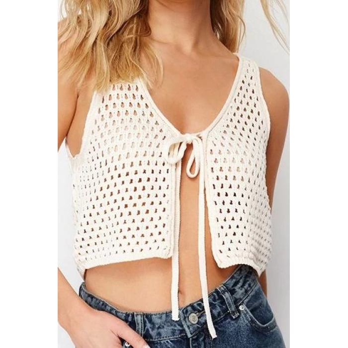 Stil Modern Kadın Crop Standart Kol V Yaka Ajurlu Delikli Triko Süveter
