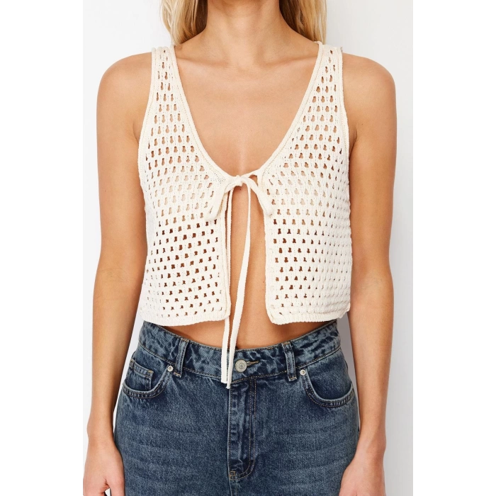 Stil Modern Kadın Crop Standart Kol V Yaka Ajurlu Delikli Triko Süveter