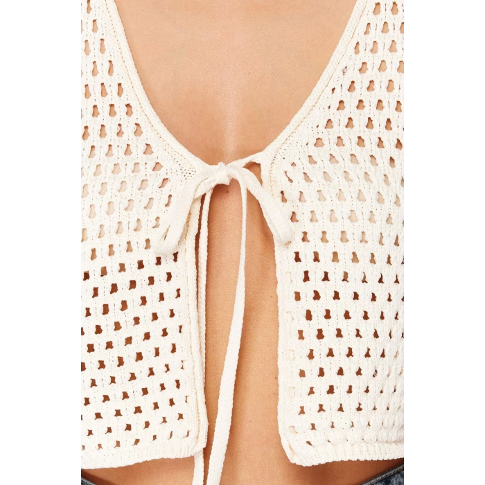 Stil Modern Kadın Crop Standart Kol V Yaka Ajurlu Delikli Triko Süveter
