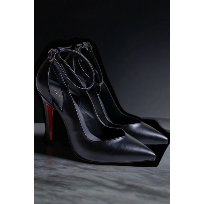 Siyah Deri Bilekten Tokalı Klasik Topuklu Stiletto Ayakkabı