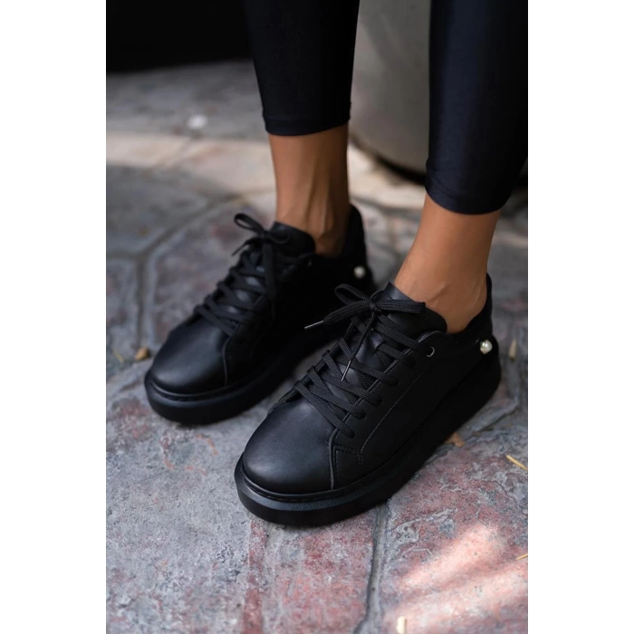 Yuvarlak Burunlu İnci Detaylı Önden Bağcıklı Sneaker Siyah