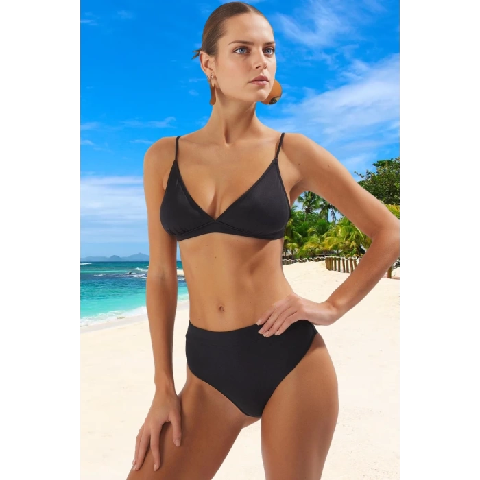 Üçgen Bikini Takımı Esnek Kumaş Klora Dayanıklı Özel Tasarım Ergonomik Kesim UV Korumalı
