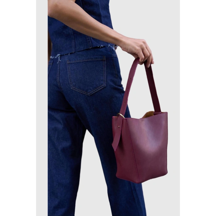 Askı Detaylı Minimalist Tasarımlı Kadın El ve Omuz Kullanımlı Geniş Hacimli Çanta