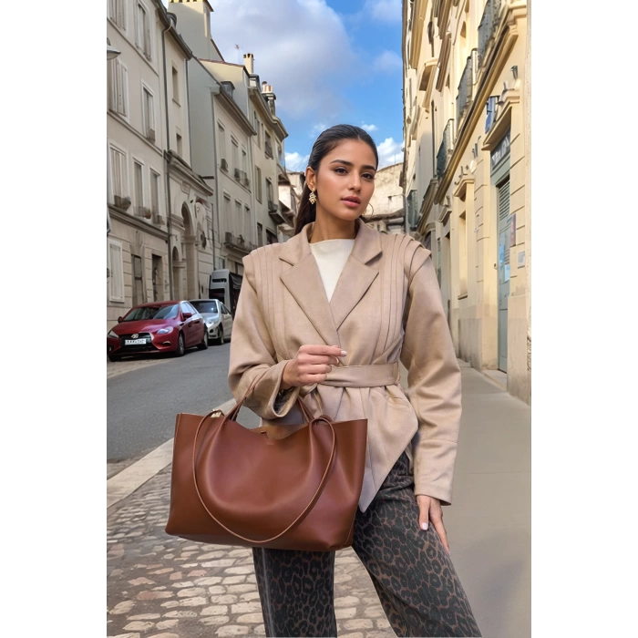 Tokalı Tasarıma Sahip Geniş Hacimli El ve Omuz Kullanımına Uygun Modern Tote Çanta