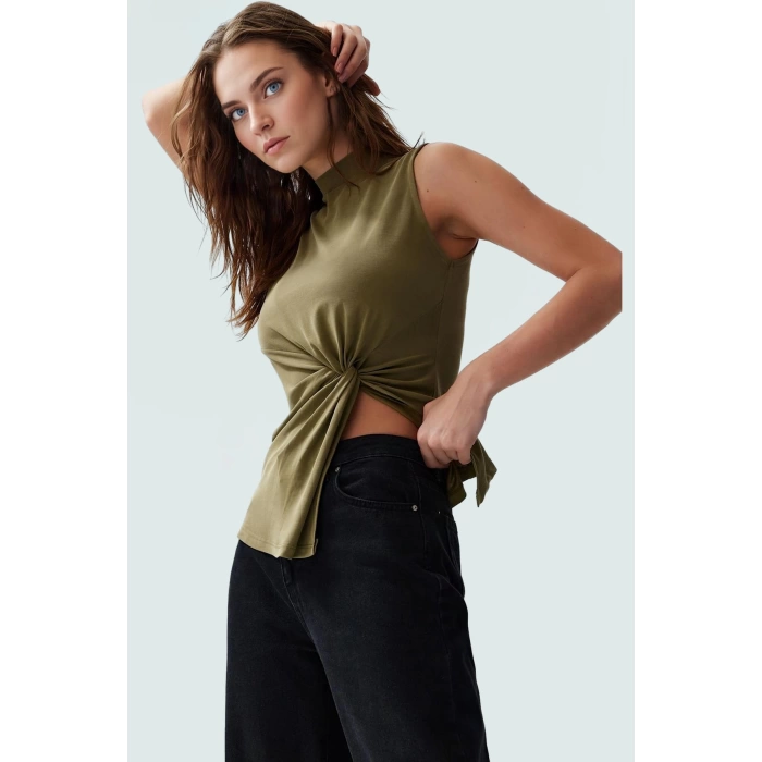 71% Modal 29% Polyester Bluz Dik Yaka Asimetrik Kolsuz Tasarım Kaliteli İşçilik Uzun Ömürlü