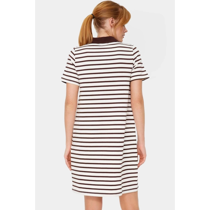A Kesim Örme Elbise Viskoz Polo Yaka Çizgili Desen Modern Stil Kaliteli İşçilik Zarifane Tasarım