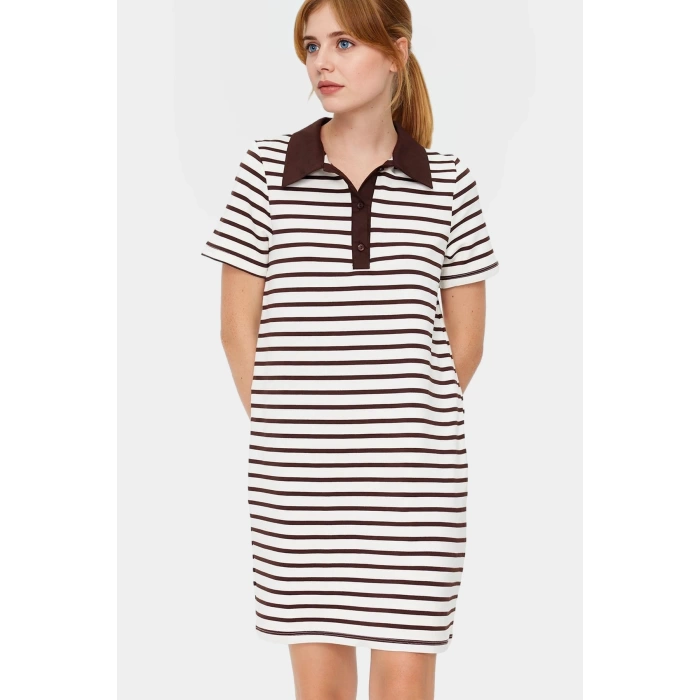 A Kesim Örme Elbise Viskoz Polo Yaka Çizgili Desen Modern Stil Kaliteli İşçilik Zarifane Tasarım