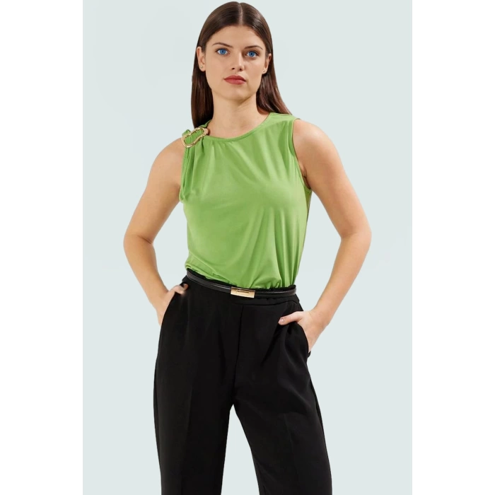 Aksesuar Detaylı Kolsuz Örme Bluz Fitted Sandy Dokuma Günlük Stil Mükemmel Uyum