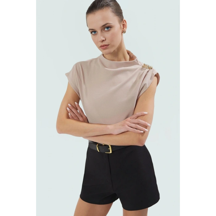Aksesuar Detaylı Örme Bluz Fitted Kalıp Kısa Kol Casual Uzun Ömürlü Rahat Kullanım