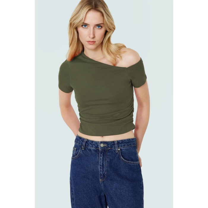 Asimetrik Yaka Basic Crop Bluz Örme Pamuklu Kumaş Yazlık Günlük Kombin Trend Tasarım