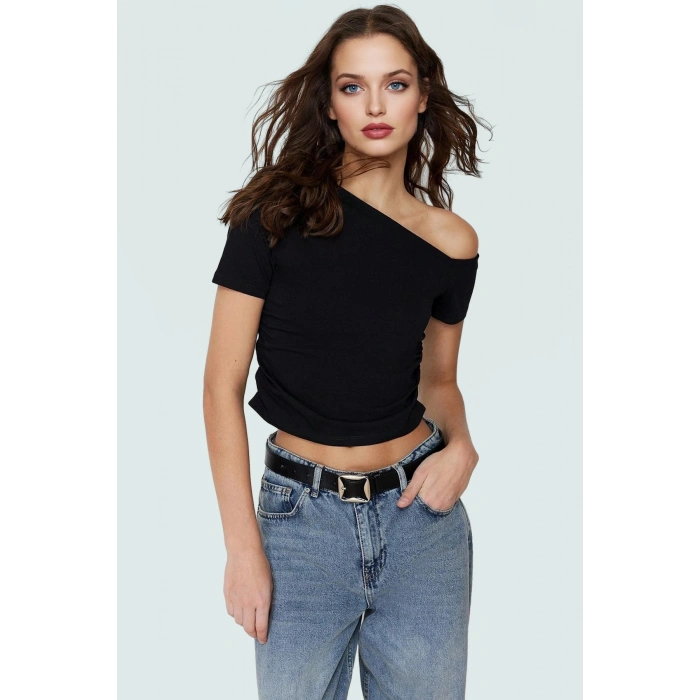 Asimetrik Yaka Basic Crop Bluz Örme Pamuklu Kumaş Yazlık Günlük Kombin Trend Tasarım