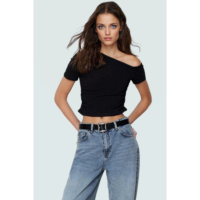 Asimetrik Yaka Basic Crop Bluz Örme Pamuklu Kumaş Yazlık Günlük Kombin Trend Tasarım