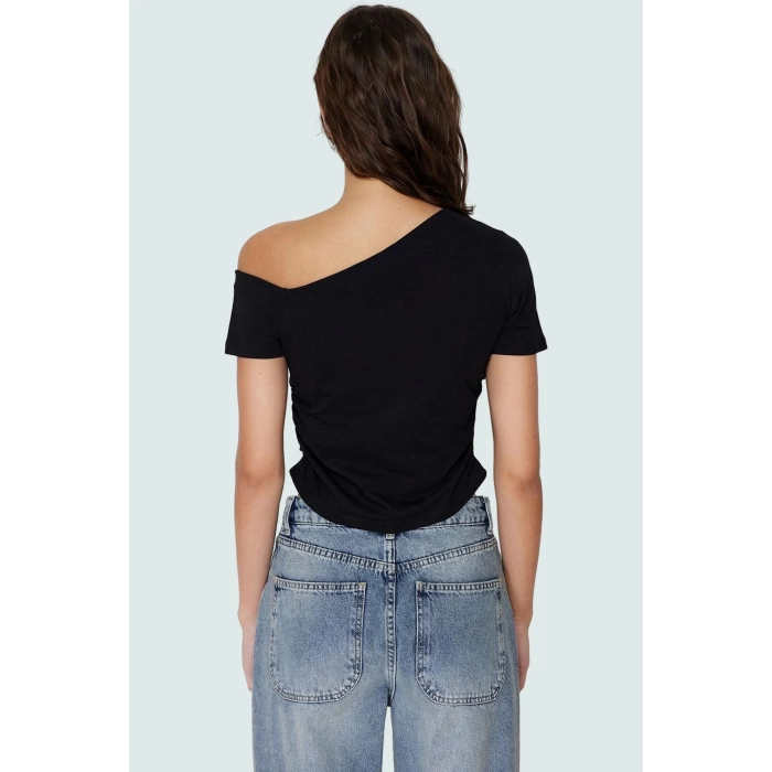 Asimetrik Yaka Basic Crop Bluz Örme Pamuklu Kumaş Yazlık Günlük Kombin Trend Tasarım