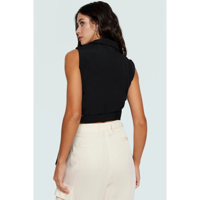 Bağlamalı Crop Bluz Dokuma Kumaştan Şık ve Rahat Bir Seçim Özel Tasarım Modern Stil