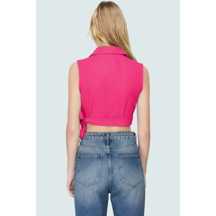 Bağlamalı Crop Bluz Dokuma Kumaştan Şık ve Rahat Bir Seçim Özel Tasarım Modern Stil