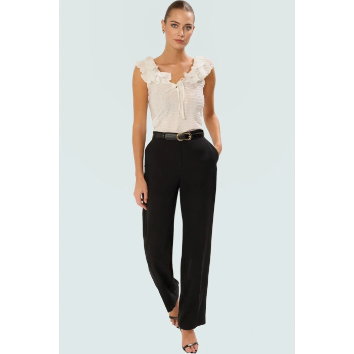 Basic Bluz Örme Kumaş Fitted Kalıp Kolsuz Havuz Yaka Konforlu Kesim Mükemmel Uyum