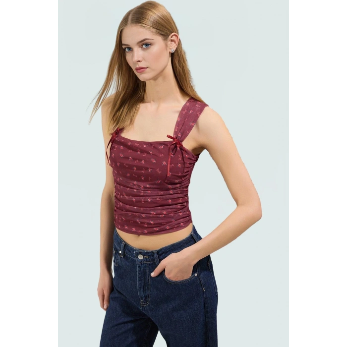 Basic Crop Bluz Örme Tül Kumaş Kare Yaka Günlük Stil Modern Konforlu Kesim Seçkin Malzeme