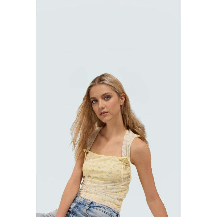 Basic Crop Bluz Örme Tül Kumaş Kare Yaka Günlük Stil Modern Konforlu Kesim Seçkin Malzeme