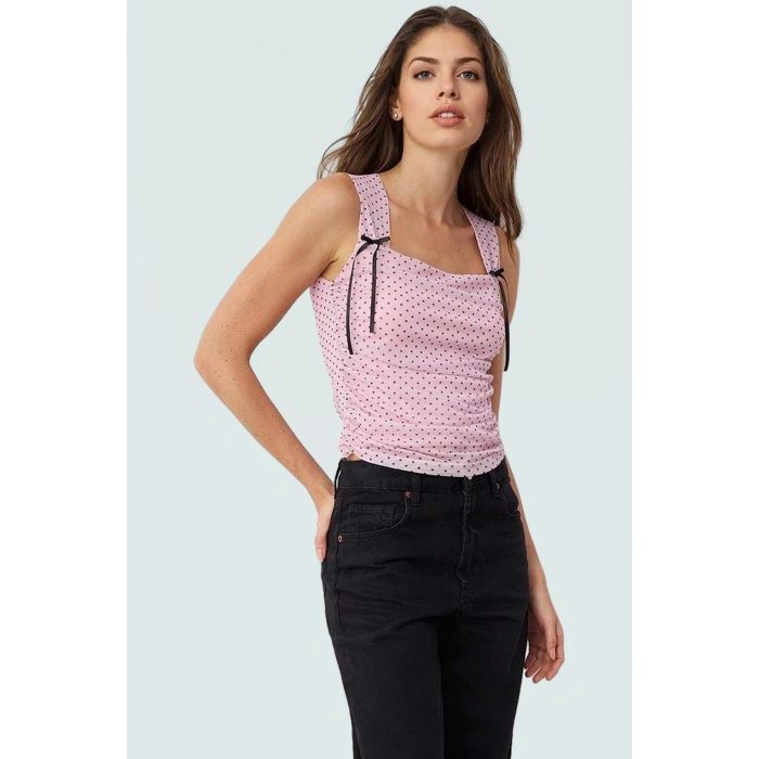 Basic Crop Bluz Örme Tül Kumaş Kare Yaka Günlük Stil Modern Konforlu Kesim Seçkin Malzeme