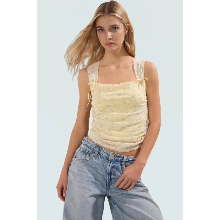 Basic Crop Bluz Örme Tül Kumaş Kare Yaka Günlük Stil Modern Konforlu Kesim Seçkin Malzeme