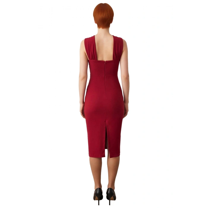 Bordo Dokuma Kumaş Kadın Halter Yaka Bodycon Midi Elbise Özel Davetlerde Asil Bir Şıklık Sunar